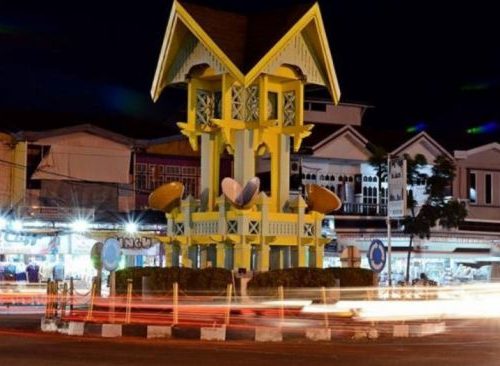 14965-tugu-ale-ale-di-kabupaten-ketapang-kalimantan-barat